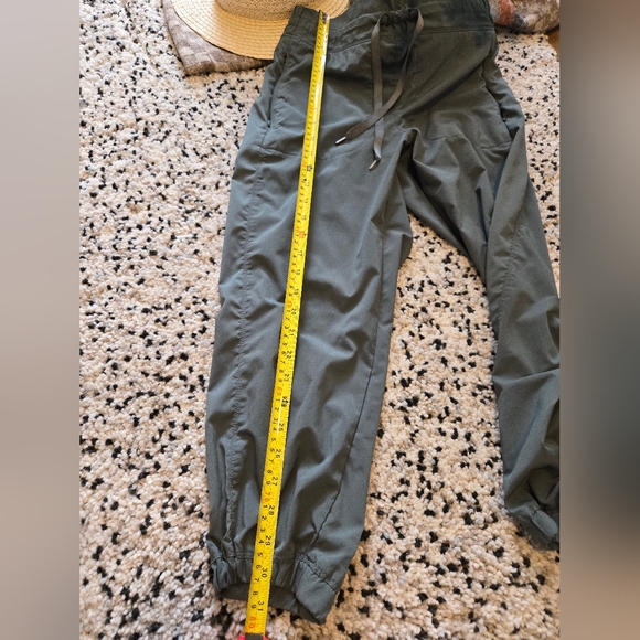 Apana brand. Size small/medium. Green. 3/4 cropped joggers. Elastic drawstring - Picture 7 of 12